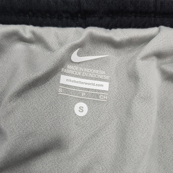 Nike Size Small Women's Black and White Running Shorts - Picture 7 of 9